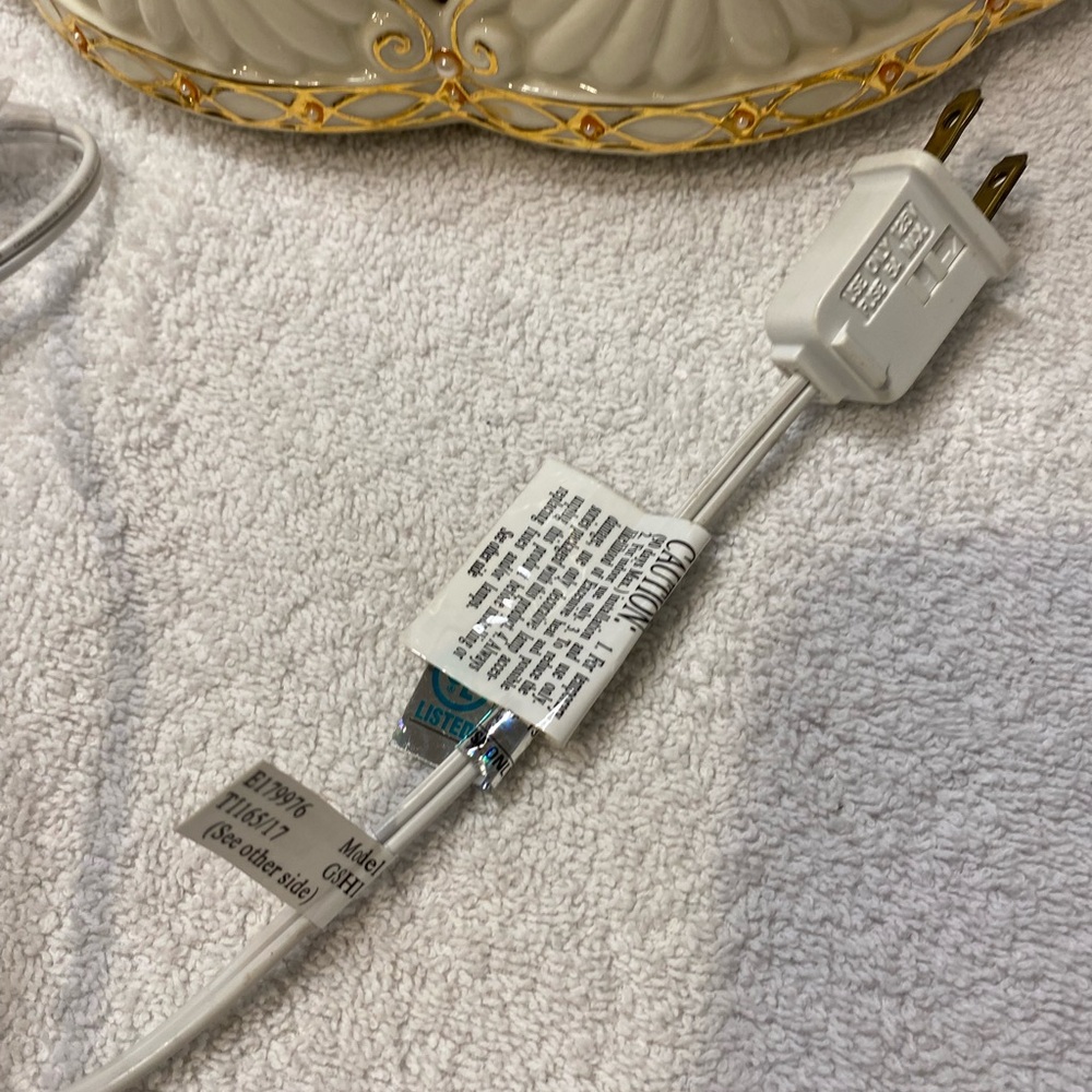 Lenox Florentine and Pearl Light-up Musical Centerpiece - Picture 7 of 7